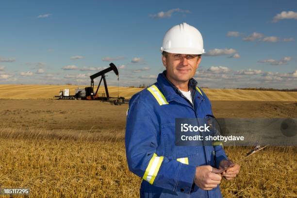 Inżynier Ropy Naftowej - zdjęcia stockowe i więcej obrazów Pracownik przemysłu naftowego - Pracownik przemysłu naftowego, Benzyna, Bezpieczeństwo