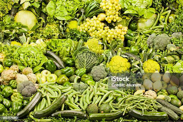 Фрукты И Овощи — стоковые фотографии и другие картинки Без людей - Без людей, Вариация, Вегетарианское питание