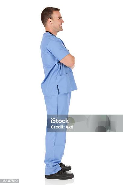 プロフィールの男の看護師立つ腕を組む - 看護師のストックフォトや画像を多数ご用意 - 看護師, 横顔, カットアウト
