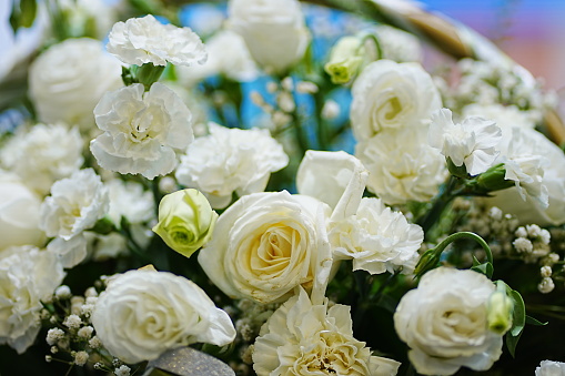 A bouquet of yellow and white roses.