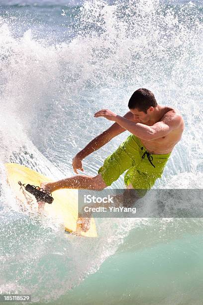 Boogie Boarding Am Tropischen Strand Von Poipu Kauai Hawaii Stockfoto und mehr Bilder von Aktivitäten und Sport