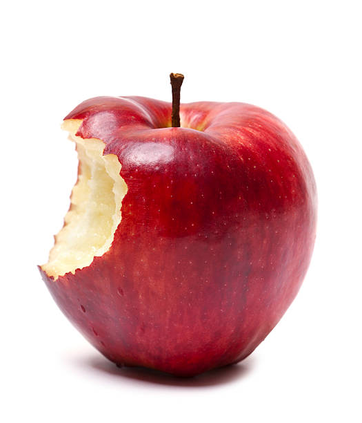 mela rossa con spuntino - apple missing bite fruit red foto e immagini stock