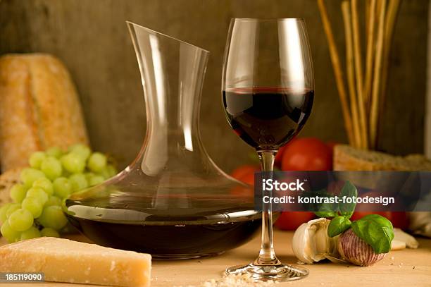 Вино И Питание — стоковые фотографии и другие картинки Вино - Вино, Бароло, Красное вино