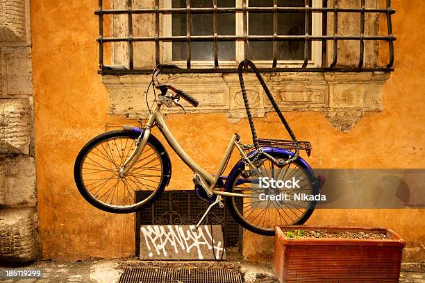 Bicicleta En Italia Foto de stock y más banco de imágenes de Aire libre - Aire libre, Anticuado, Antigualla