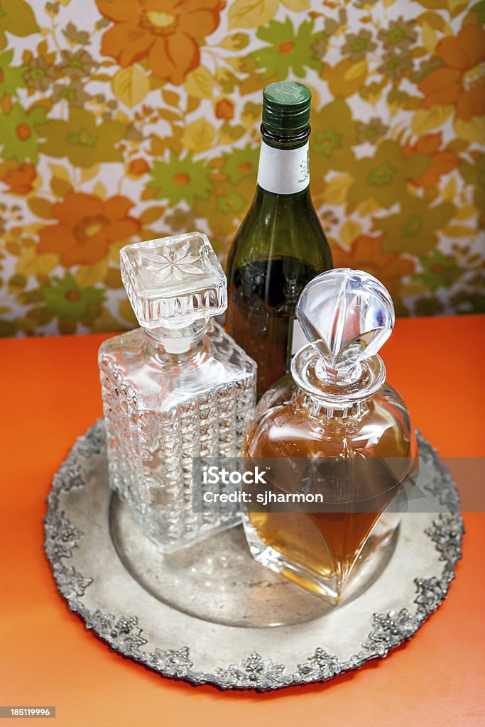 Argent plaqué avec bouteilles d'alcool baisse Angle peint Floral - Photo de Alcool libre de droits
