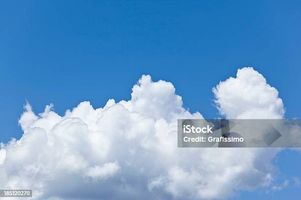 Blauer Himmel Über Big White Cumulus Stockfoto und mehr Bilder von Altokumulus - Altokumulus, Bildhintergrund, Blau