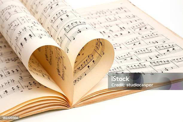 のミュージックへの愛がオールドスコアシート - ハート型のストックフォトや画像を多数ご用意 - ハート型, 楽譜, 音楽