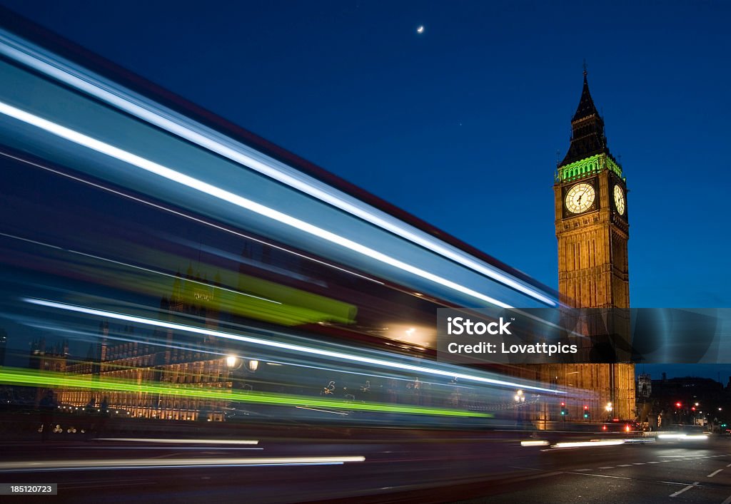 Occupata di notte tempo traffico di Londra. Big Ben. - Foto stock royalty-free di Affollato