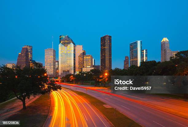 Photo libre de droit de Panorama Urbain De Houston Et Des Personnes De Lumière Du Soir banque d'images et plus d'images libres de droit de Houston - Texas