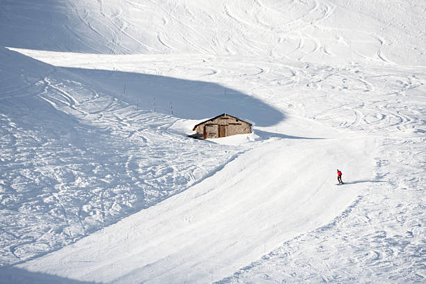 лыжная трасса в французских альпы - val disere стоковые фото и изображения