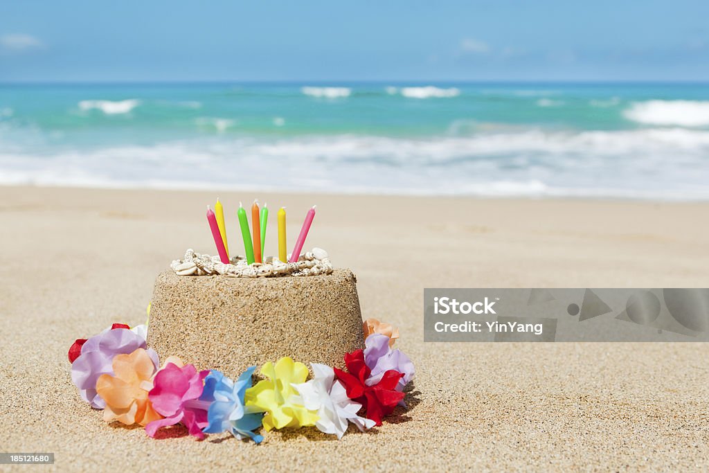 День рождения подарок города, приезжающих в тропический рай Пляж Гц - Стоковые фото День рождения роялти-фри