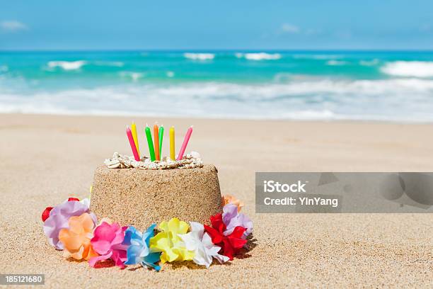День Рождения Подарок Города Приезжающих В Тропический Рай Пляж Гц — стоковые фотографии и другие картинки День рождения