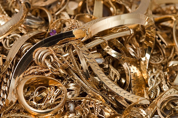 haufen schrott-gold - scrap gold stock-fotos und bilder