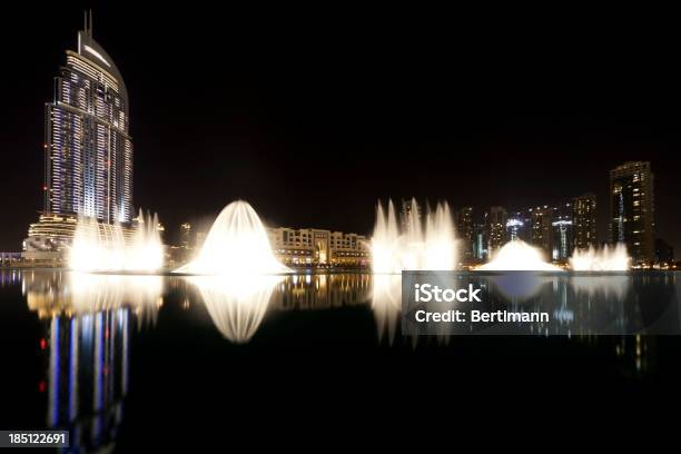 Fuente De Dubai Foto de stock y más banco de imágenes de Actuación - Representación - Actuación - Representación, Agua, Alto - Descripción física