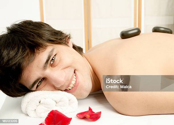 Massaggio Pietre Calde - Fotografie stock e altre immagini di A petto nudo - A petto nudo, Accudire, Adulto