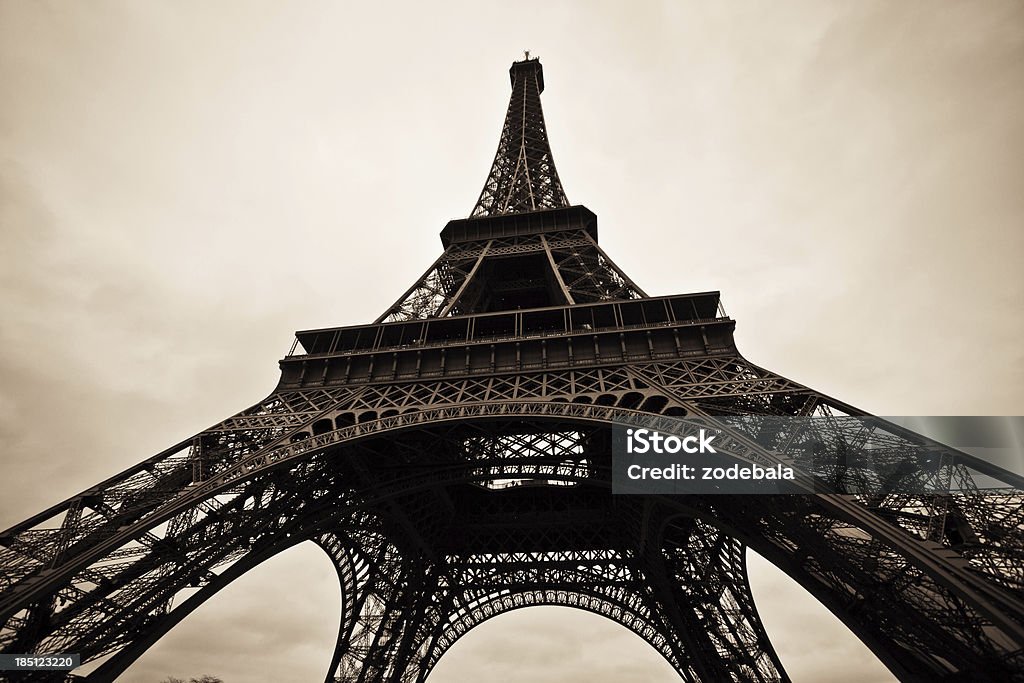 Tour Eiffel di Parigi in bianco e nero - Foto stock royalty-free di Francia