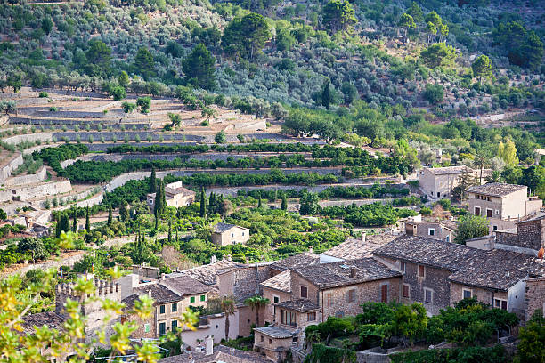 fornalutx village isla de mallorca - fornalutx majorca spain village fotografías e imágenes de stock