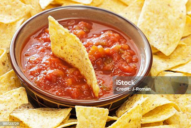 Chips Und Salsa Eine Schüssel Stockfoto und mehr Bilder von Salsa - Dip - Salsa - Dip, Tortilla-Chip, Kartoffelchips