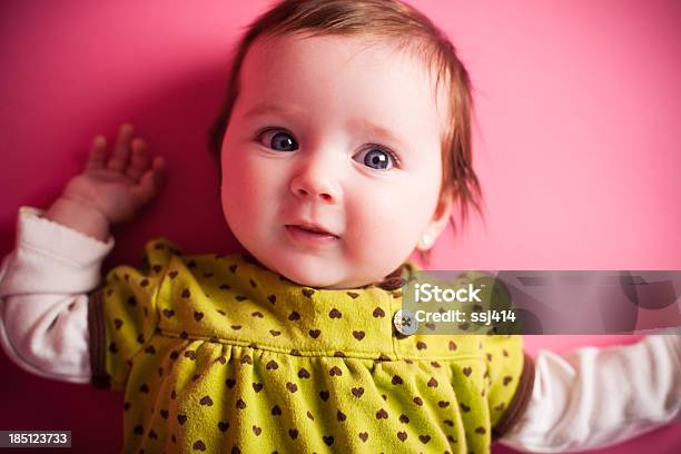 Feliz Bebé Menina - Fotografias de stock e mais imagens de Bebés Meninas - Bebés Meninas, Força, Alegria