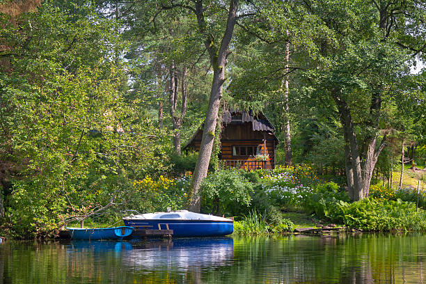 istock Small log cabin at the lake 185123838