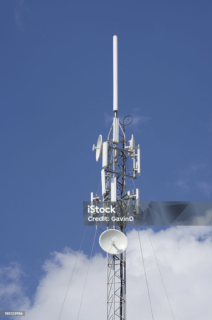 Tower, com vários rádio e internet rede aéreos - Foto de stock de Antena - Equipamento de telecomunicações royalty-free