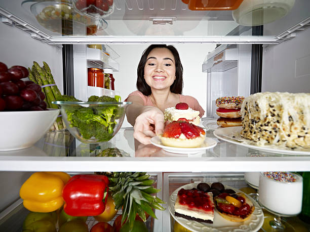 istock Woman Taking Tart From Fridge 185124061
