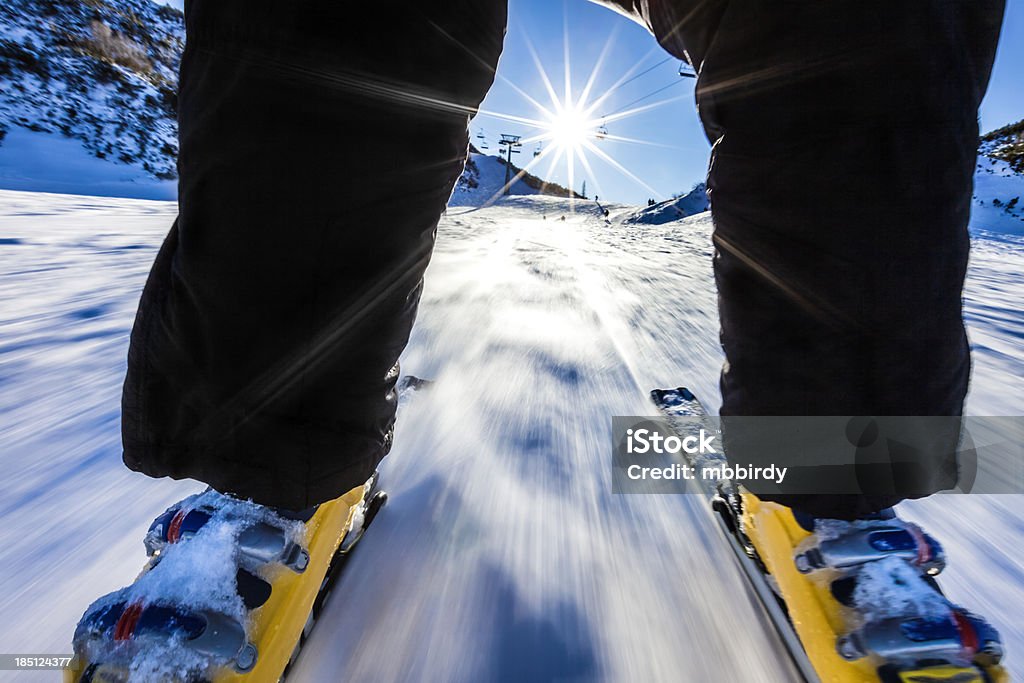 Sci in discesa in pista da sci alpino - Foto stock royalty-free di 40-44 anni