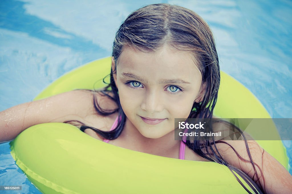 Kleines Mädchen im Pool - Lizenzfrei 4-5 Jahre Stock-Foto