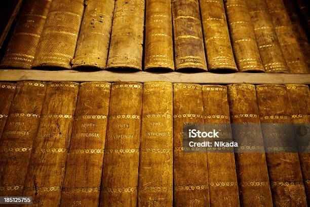 Antyczne Książki - zdjęcia stockowe i więcej obrazów Antyczny - Antyczny, Bez ludzi, Biblioteka