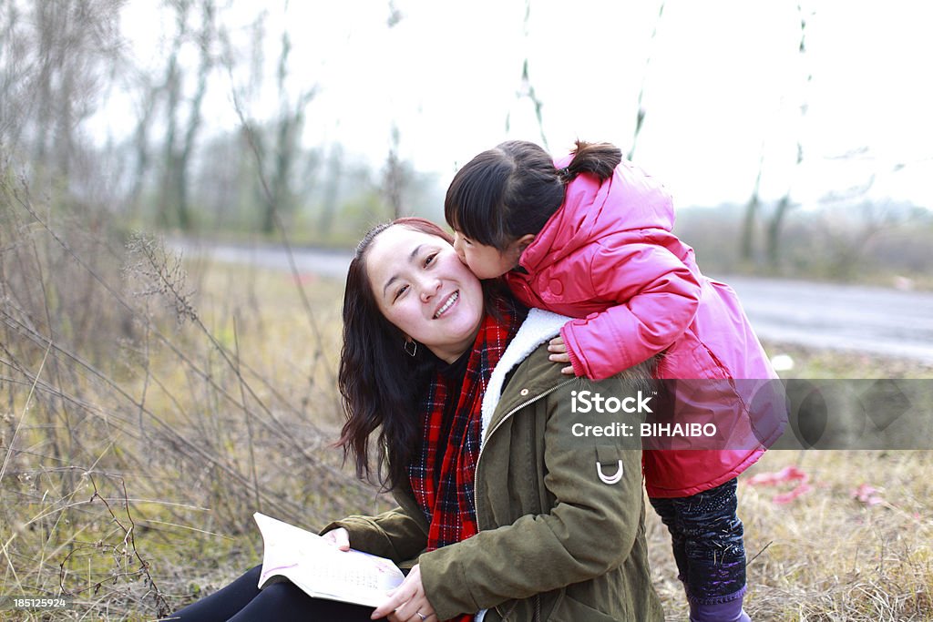 Menina e a mamãe - Foto de stock de Adulto royalty-free