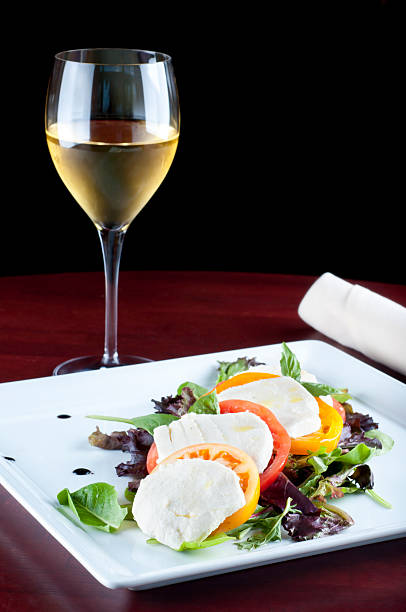 caprese-salat - caprese salad antipasto wine mozzarella stock-fotos und bilder