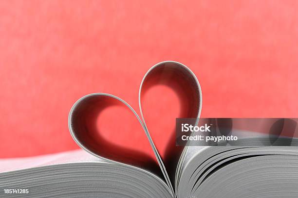 Valentines Day Concept — стоковые фотографии и другие картинки Символ сердца - Символ сердца, Книга, Страница