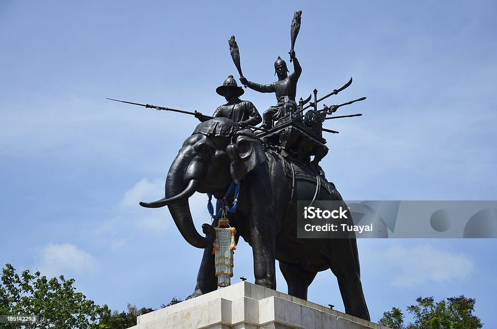 Yuthahuttee monument ou não Chedi guerra no Suphan Buri - Foto de stock de Elefante royalty-free