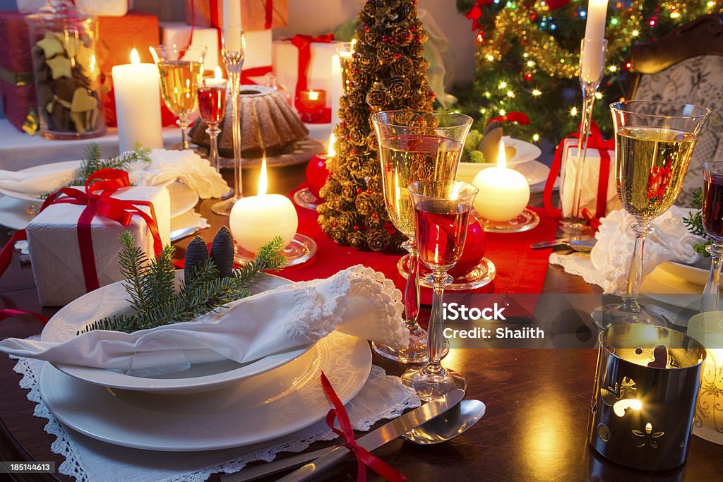 특별히 장식된 크리스마스 표 - 로열티 프리 레스토랑 스톡 사진