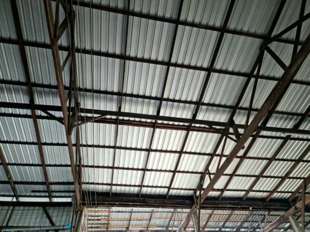 Struttura della capriata del tetto in acciaio per la costruzione di interni - foto stock