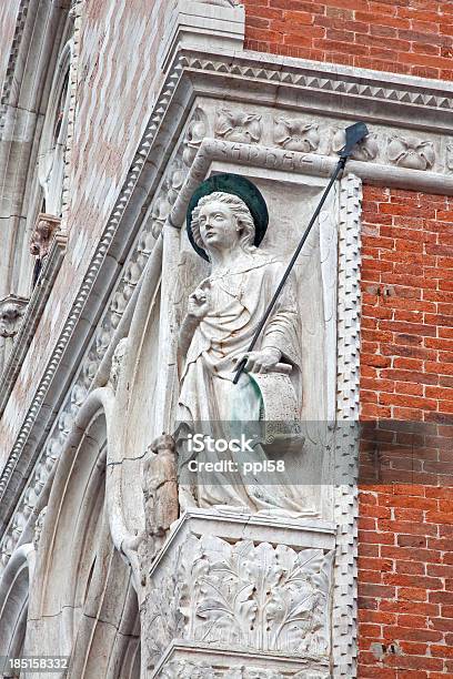 彫刻の正面玄関のヴェネツィアドゥカーレ宮殿 - イタリア文化のストックフォトや画像を多数ご用意 - イタリア文化, ヴェネツィア ドゥカーレ宮殿, 世界的な名所