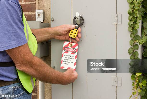 Foto de Etiqueta De Bloqueio e mais fotos de stock de Lock-out - Lock-out, Proteção, Adulto