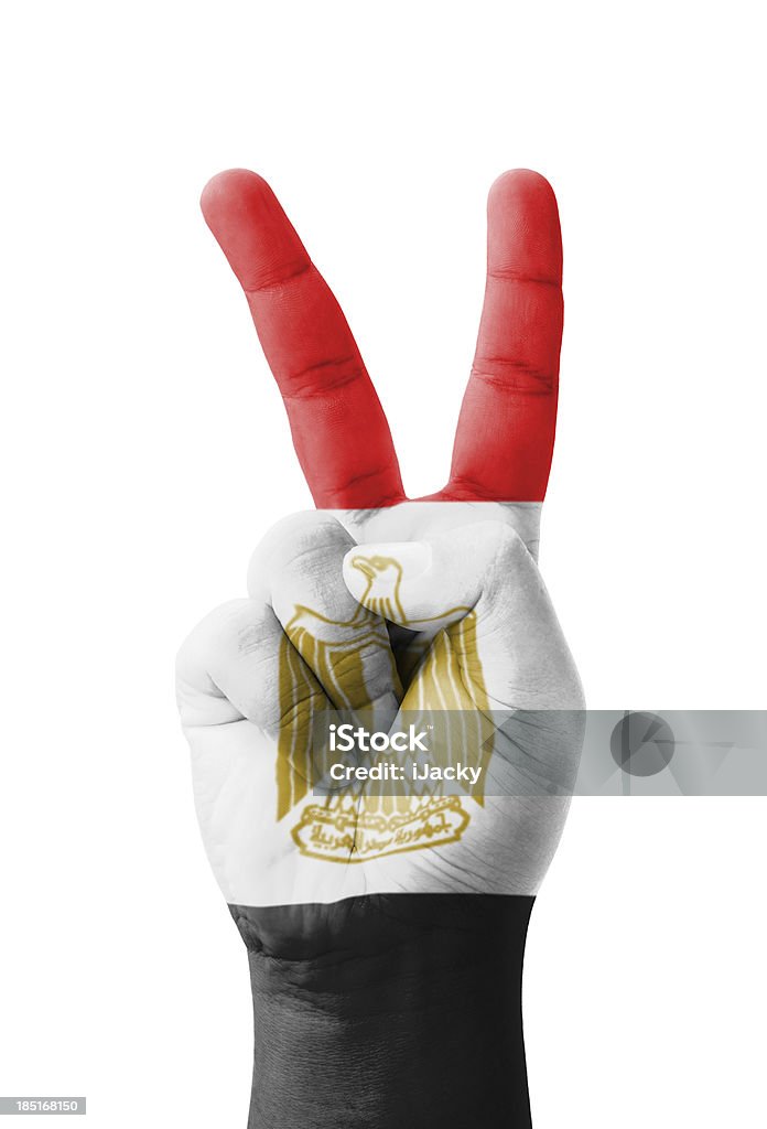 Рука делает Знак с V-образным вырезом, Египет Флаг окрашенный - Стоковые фото V-образный роялти-фри