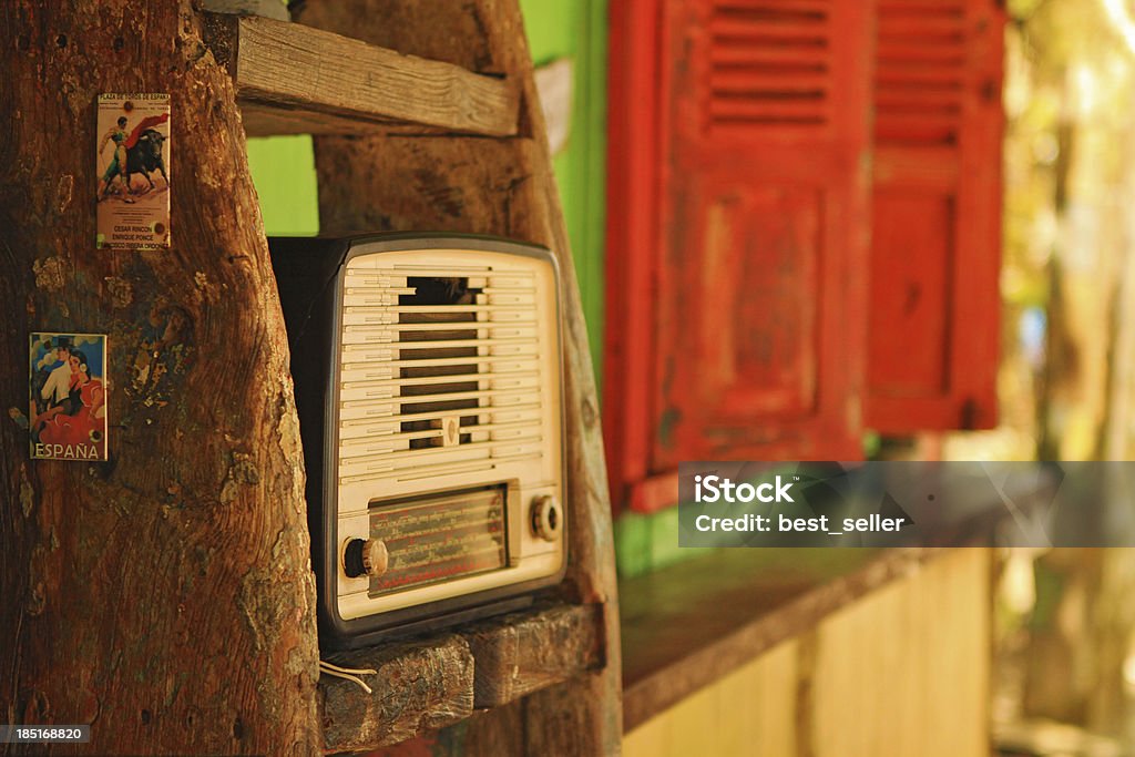 Vecchio vintage radio - Foto stock royalty-free di Ambientazione esterna