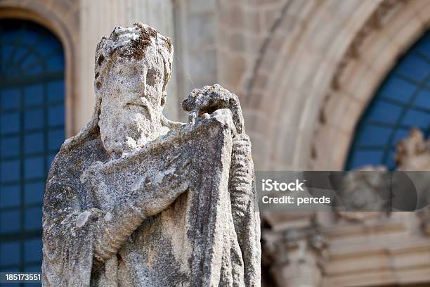 Estatua De Un Músico Foto de stock y más banco de imágenes de A Coruña - A Coruña, Arco - Característica arquitectónica, Arquitectura