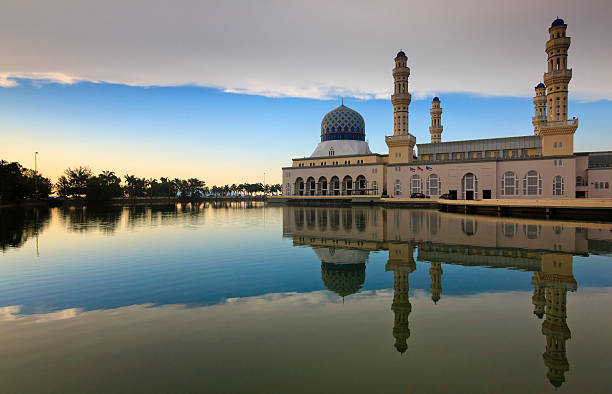 istock Kota Kinabalu mosque reflection at Sabah, Borneo, Malaysia 185176087