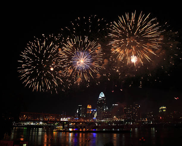 Fuochi d'artificio su Cincinnati - foto stock