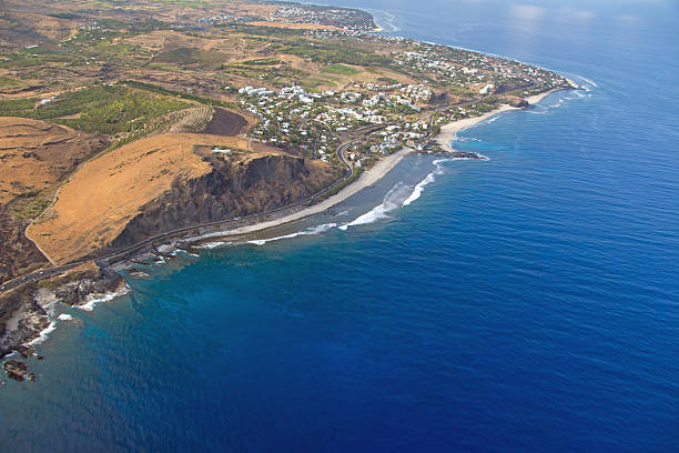 istock Lagoon in Reunion - Aerial view 185202148