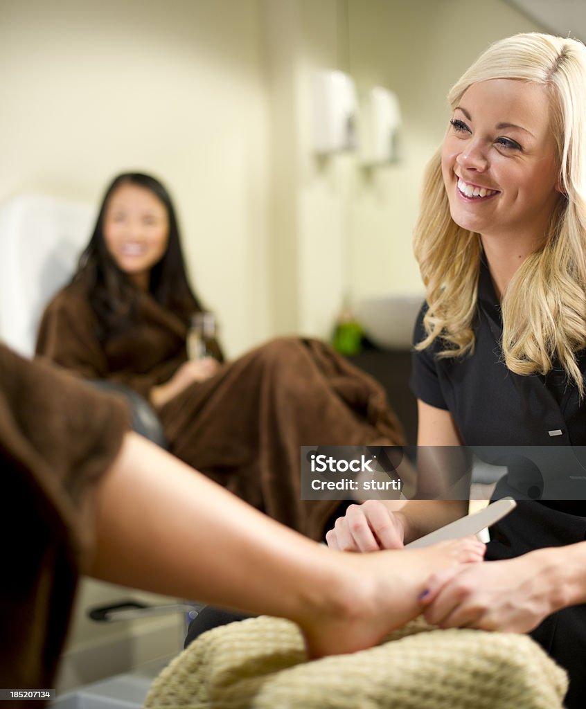 Pedicura en el spa de salud - Foto de stock de Pedicura libre de derechos