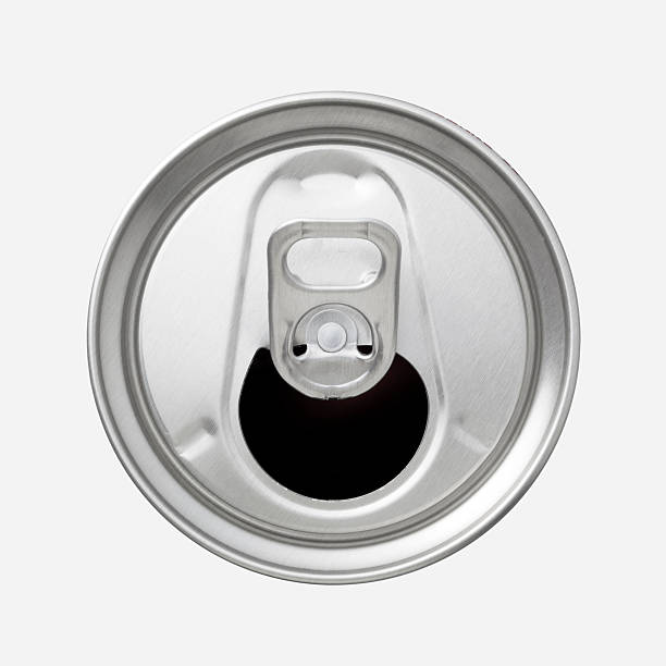 the top of an aluminum soda can with the ring pull showing - blikje drinken fotos stockfoto's en -beelden