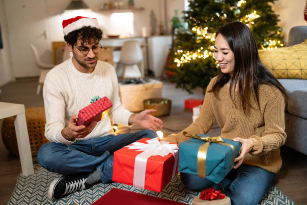 istock Couple preparing gifts for Christmas 1852090851