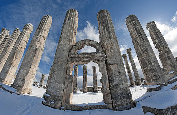 diocaesarea uzuncaburc, roman templos em mersinturkey.kgm, turquia - uzuncaburc temple roman mediterranean culture imagens e fotografias de stock