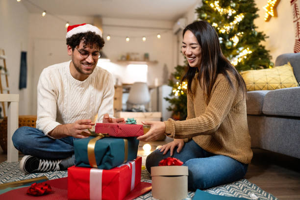 istock Couple preparing gifts for Christmas 1852094594