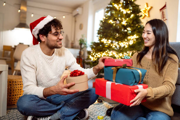 istock Couple preparing gifts for Christmas 1852094597
