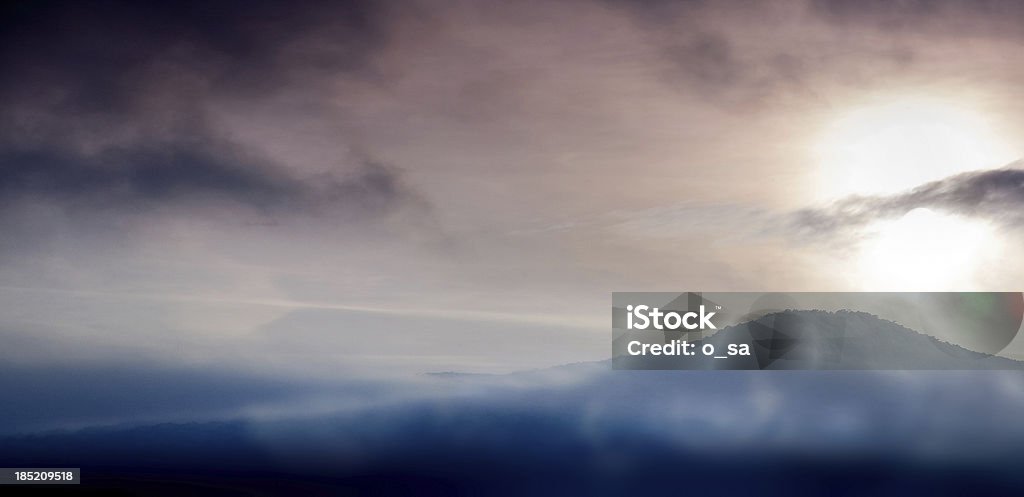 クリミア山々に沈む夕日 - 全景のロイヤリティフリーストックフォト